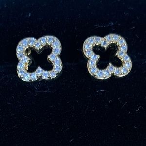 Clover stud earrings